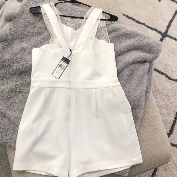 Brand BCBG new white romper size M - Picture 2 of 3